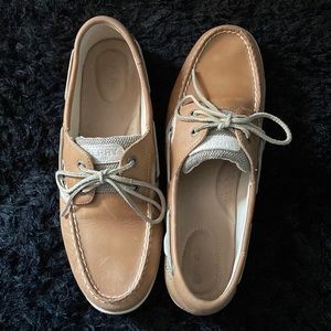 women’s sperry boat shoes/slip-ons